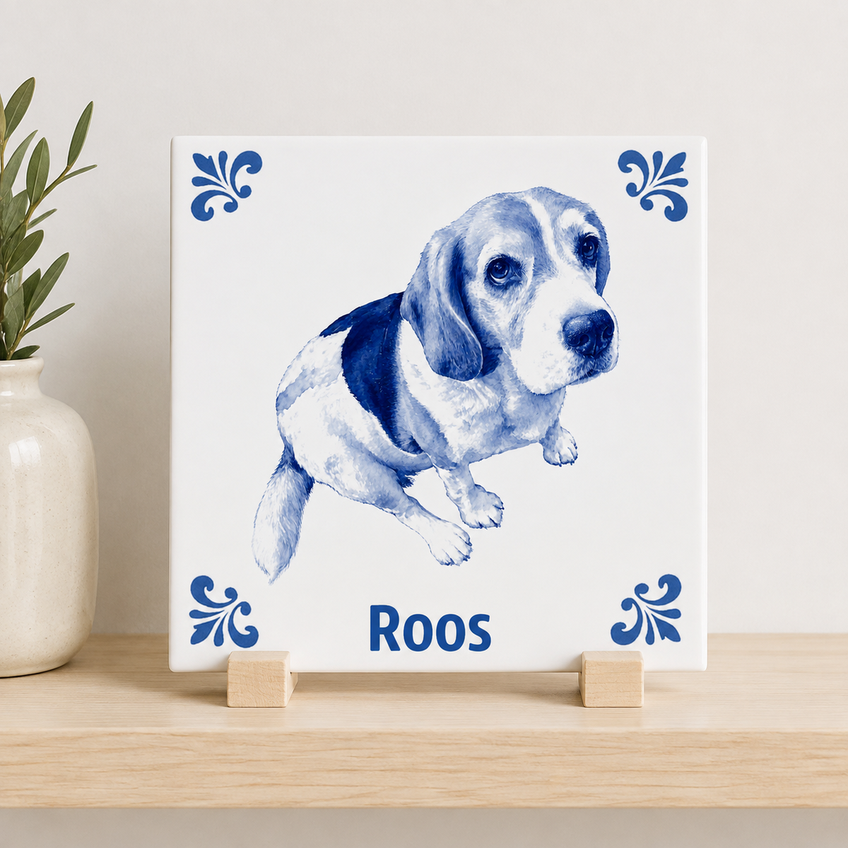 Delfts blauwe tegel Roos volledige hond op houten standaard